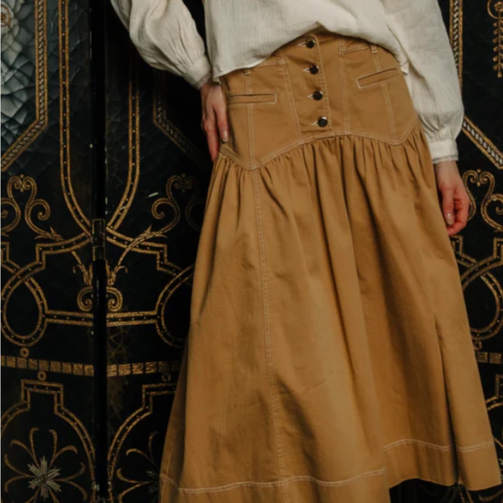 Love the label Skirt with Button Detail size M